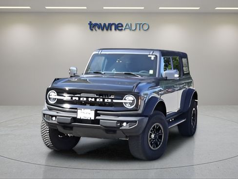Used 2023 Ford Bronco Outer Banks w/ Sasquatch Package AWD/4WD image 9