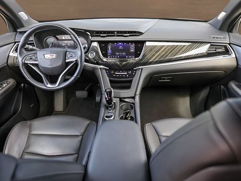 Certified 2025 Cadillac XT6 Premium Luxury FWD image 28
