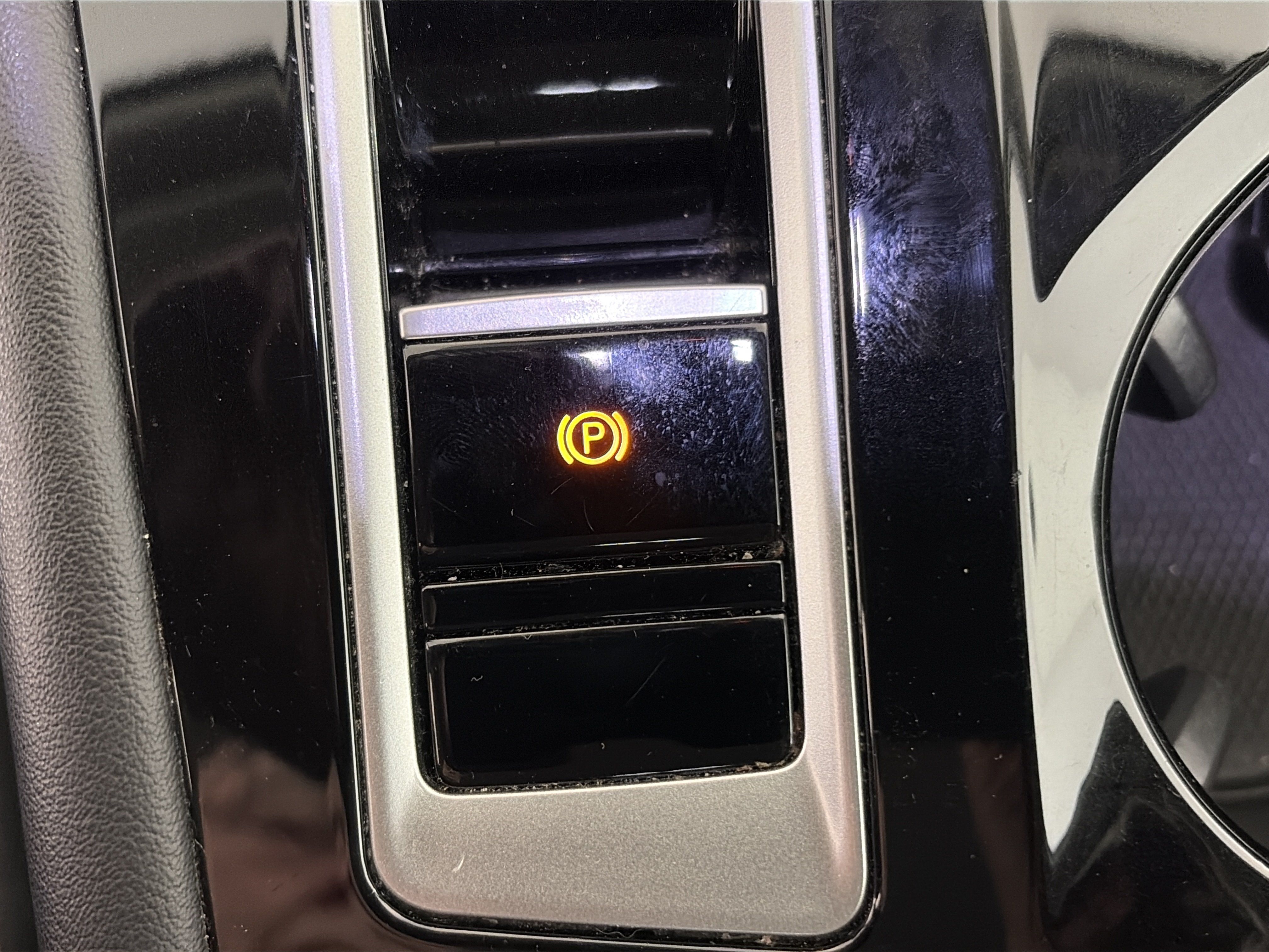 Used 2024 Volkswagen Atlas SE AWD/4WD image 30