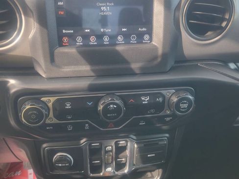 Used 2023 Jeep Gladiator Sport image 12