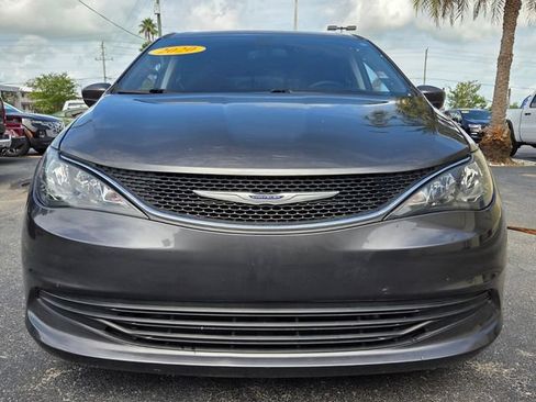Used 2020 Chrysler Voyager LX FWD image 2