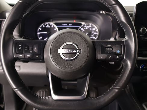 Used 2024 Nissan Pathfinder SV FWD image 3