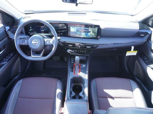 Certified 2025 Nissan Kicks SR FWD image 11
