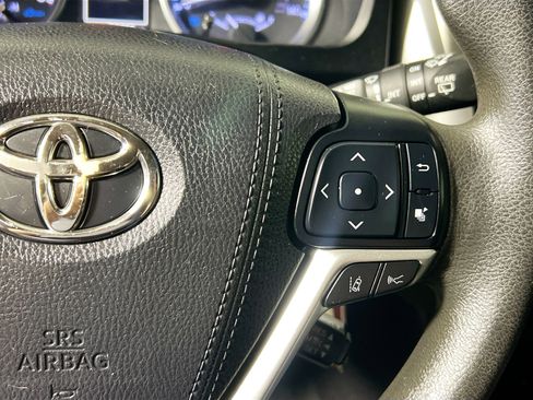 Used 2019 Toyota Highlander LE image 19