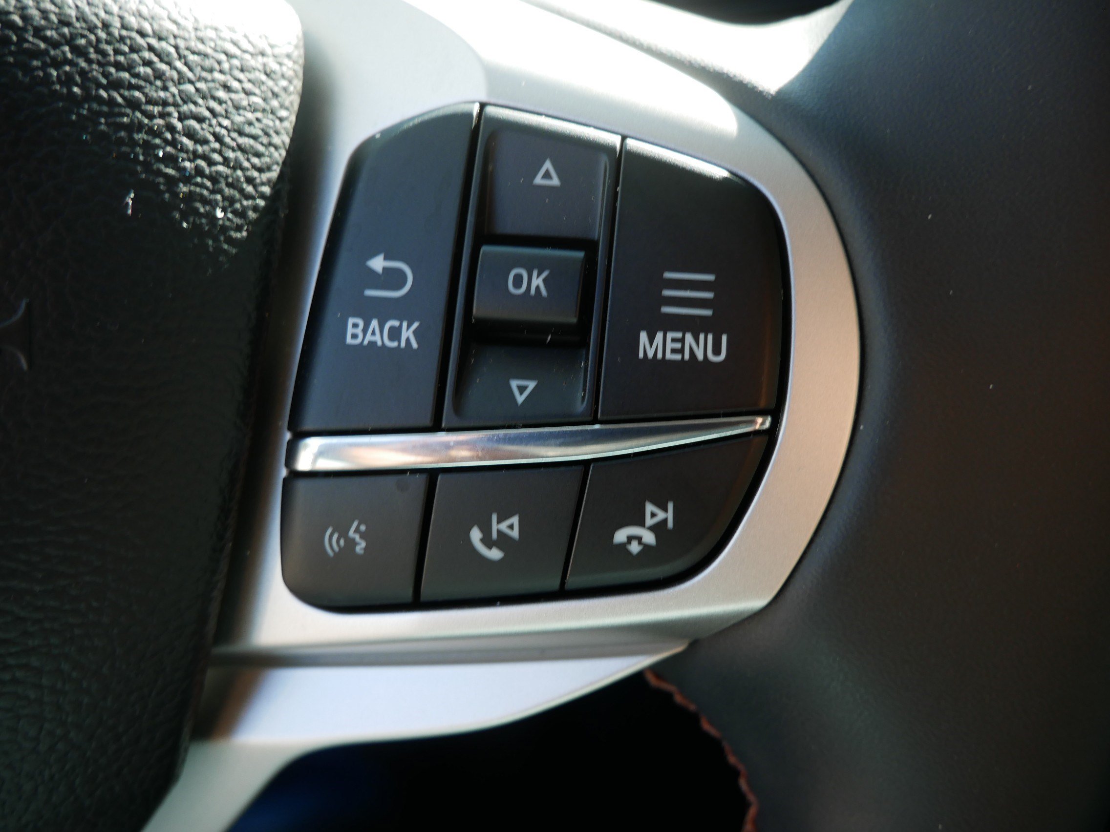Used 2026 Ford Explorer Active AWD/4WD image 30