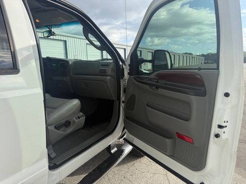 Used 2006 Ford F350 Lariat image 69