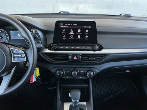 Used 2024 Kia Forte LXS w/ LXS Technology Package image 9
