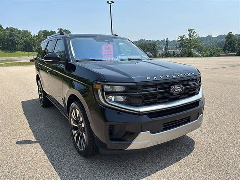 Certified 2025 Ford Expedition Platinum w/ Driver's Package AWD/4WD image 6