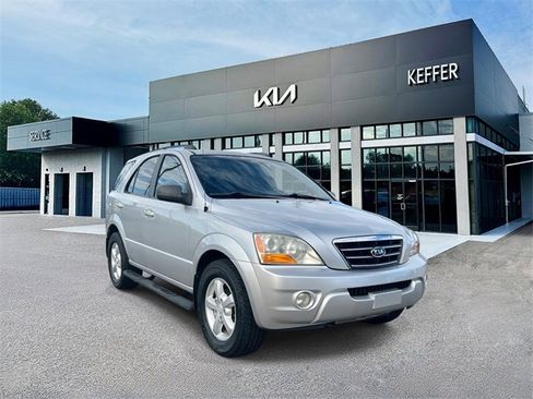 Used 2008 Kia Sorento LX w/ Sport Pkg image 2