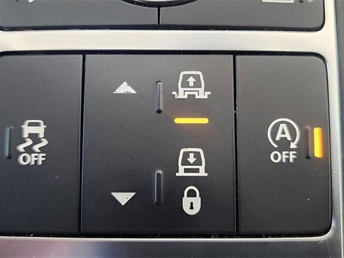 Used 2020 Land Rover Discovery Landmark image 41