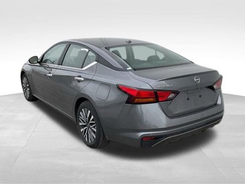 Used 2025 Nissan Altima 2.5 SV FWD image 31