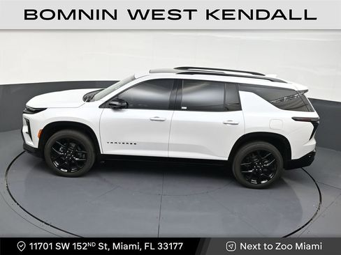 Used 2025 Chevrolet Traverse RS image 14