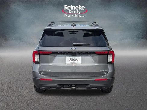 Used 2025 Ford Explorer Active AWD/4WD image 6