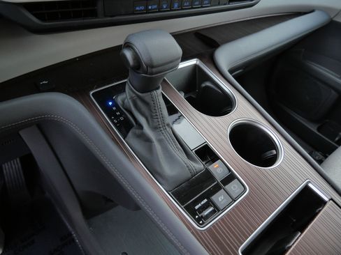 Certified 2024 Toyota Sienna LE image 23