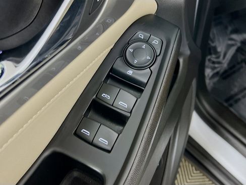 Used 2023 Chevrolet Traverse LT image 33