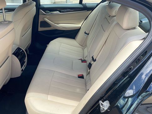 Used 2023 BMW 530i w/ Premium Package RWD image 7