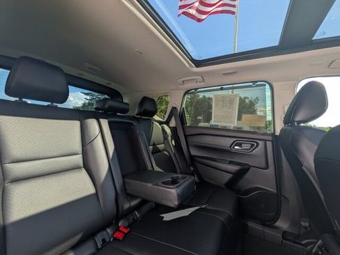 Used 2023 Nissan Rogue SV w/ SV Premium B Package FWD image 16