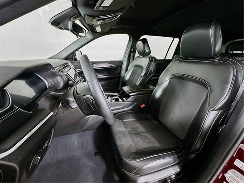 Used 2023 Jeep Grand Cherokee L Laredo image 28