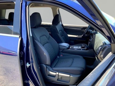 Used 2025 Nissan Pathfinder SV AWD/4WD image 20