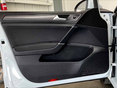 Used 2019 Volkswagen e-Golf SE w/ Driver Assistance Package image 26