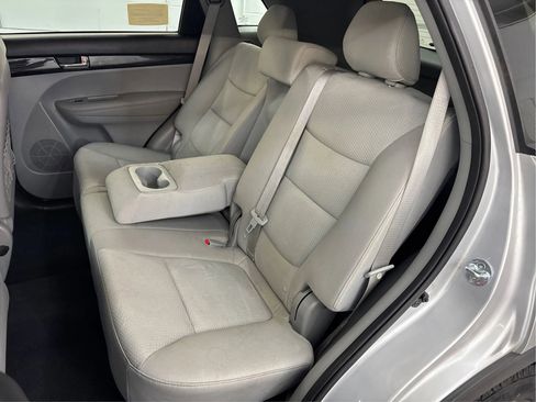 Used 2012 Kia Sorento LX image 14
