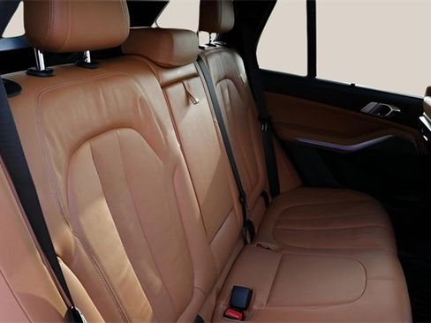Used 2022 BMW X5 xDrive40i w/ M Sport Package image 18