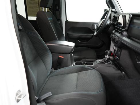 Used 2024 Jeep Wrangler Unlimited Rubicon 4xe AWD/4WD image 30