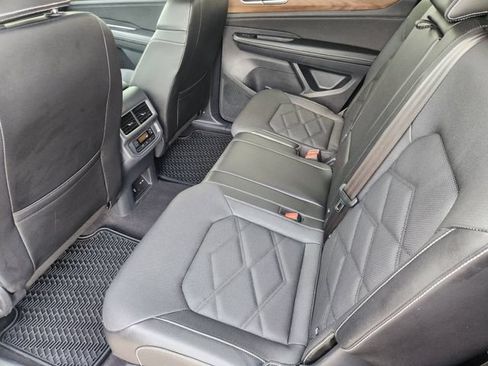 Used 2024 Volkswagen Atlas SE FWD image 31