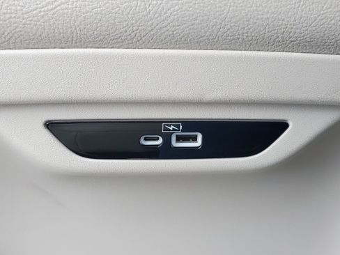 Used 2021 Chrysler Pacifica Touring-L FWD image 29