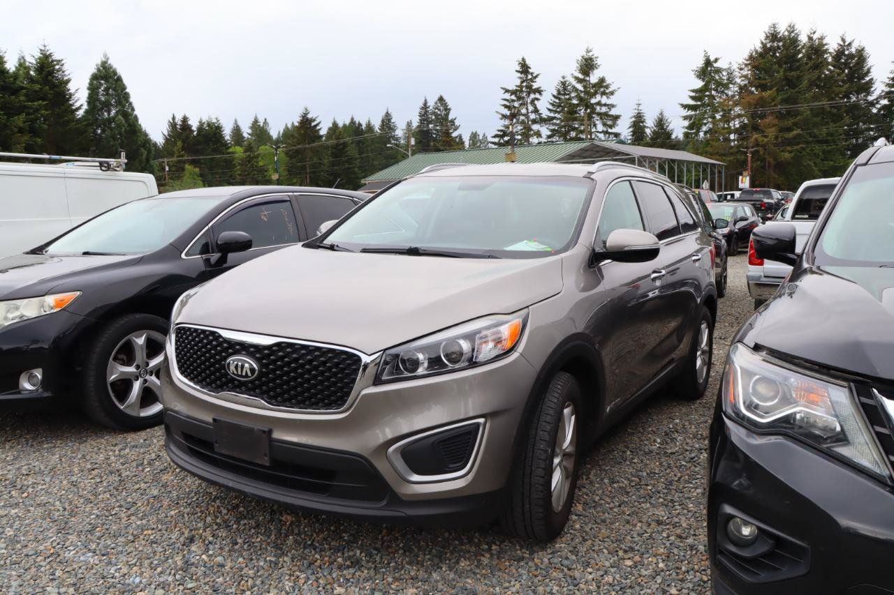 Used 2017 Kia Sorento AWD image 3