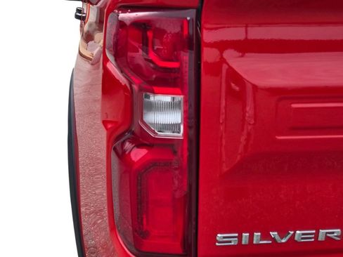 Used 2022 Chevrolet Silverado 1500 ZR2 w/ Technology Package AWD/4WD image 11