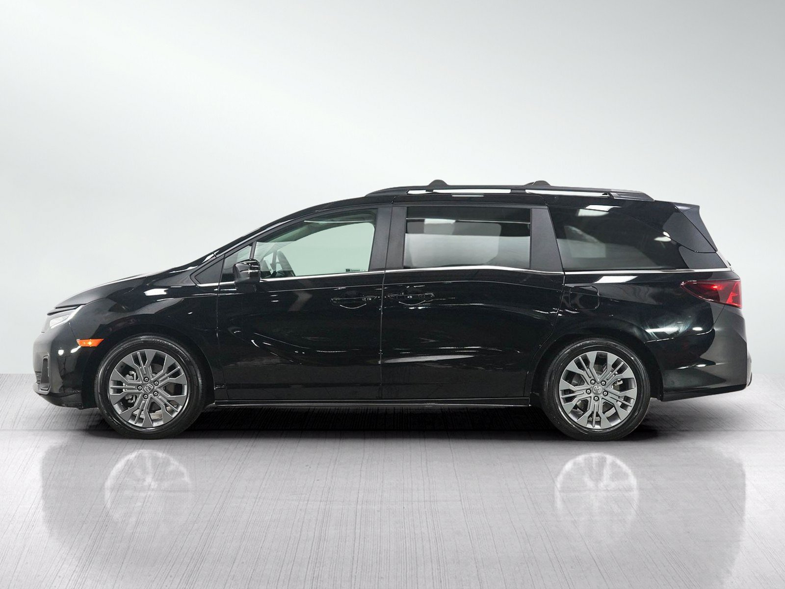 Used 2026 Honda Odyssey Touring image 2