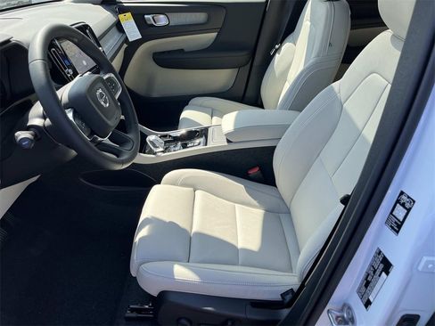 New 2026 Volvo XC40 B5 Plus w/ Protection Package Premier image 20