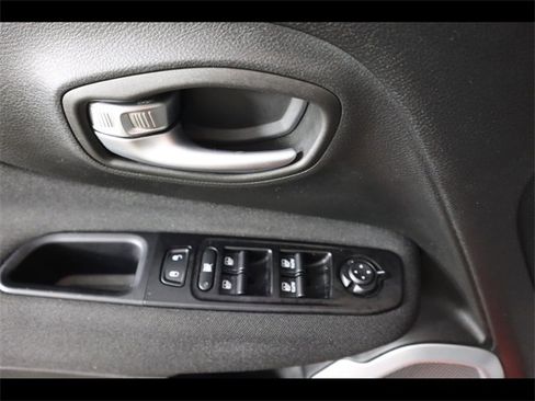 Used 2020 Jeep Renegade Sport image 17