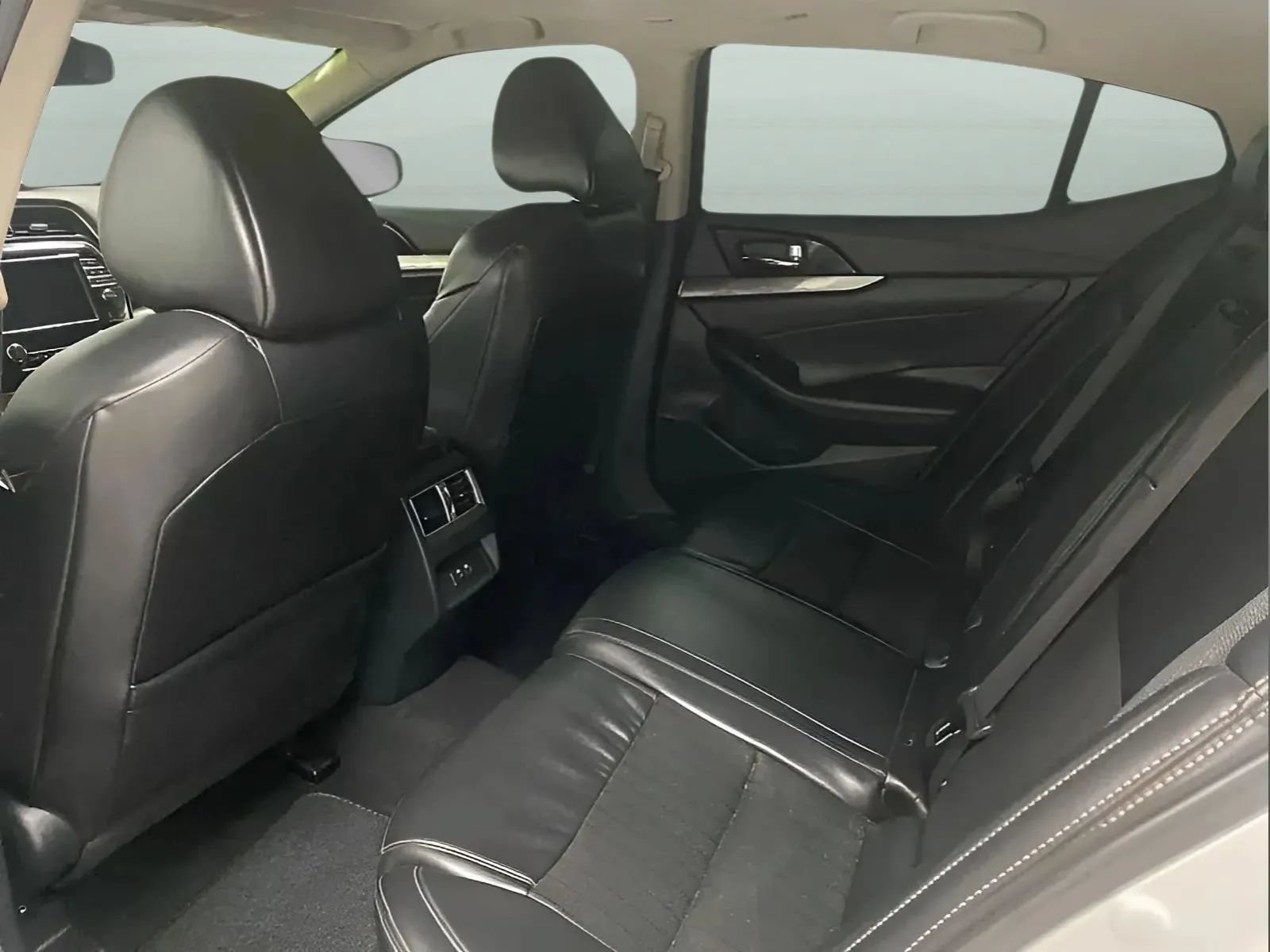 Used 2020 Nissan Maxima 3.5 SL w/ Floor Mat Group FWD image 11