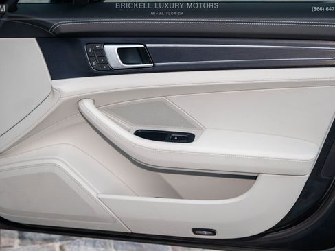 Used 2022 Porsche Panamera GTS image 17