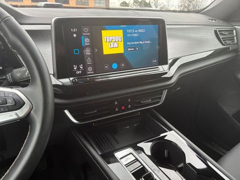 Used 2025 Volkswagen Atlas Cross Sport SE image 17