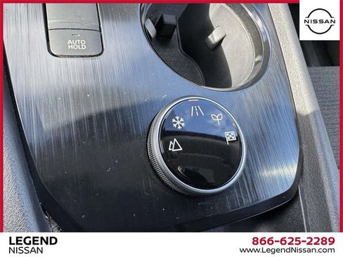 Used 2022 Nissan Rogue SV image 29