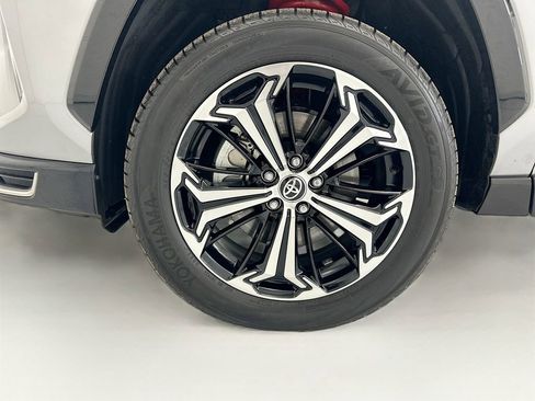 Used 2025 Toyota RAV4 XSE w/ Weather Package AWD/4WD image 28