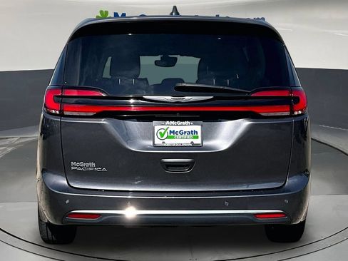 Used 2023 Chrysler Pacifica Touring-L FWD image 6