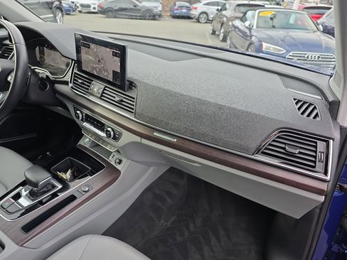 Used 2021 Audi Q5 e Premium Plus w/ Premium Plus Package image 32