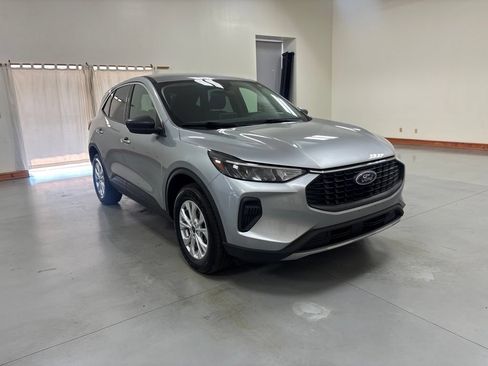 Used 2024 Ford Escape Active AWD/4WD image 2