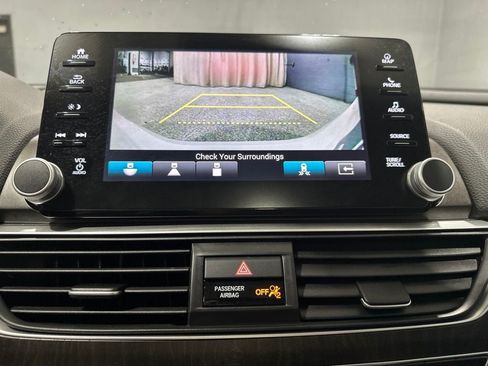 Used 2018 Honda Accord Touring image 10