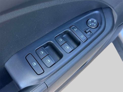 Used 2022 Hyundai Venue SEL w/ Cargo Package image 12