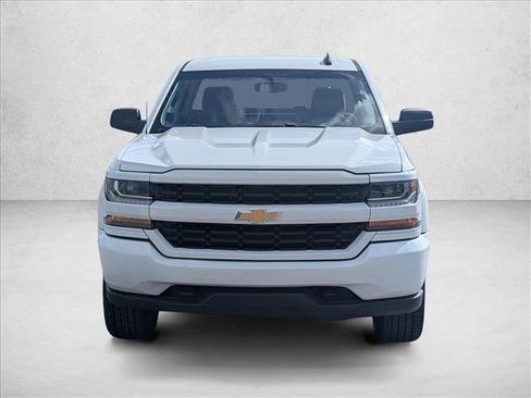 Used 2018 Chevrolet Silverado 1500 Custom w/ Custom Convenience Package RWD image 2
