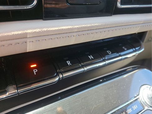 Used 2023 Lincoln Nautilus FWD image 25