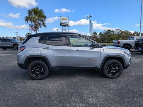 Used 2023 Jeep Compass Trailhawk image 3