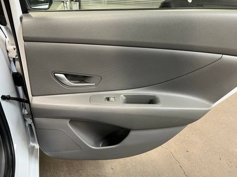 Used 2024 Hyundai Elantra SEL FWD image 13
