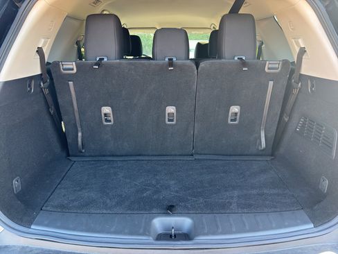 Used 2025 Nissan Pathfinder SV image 14