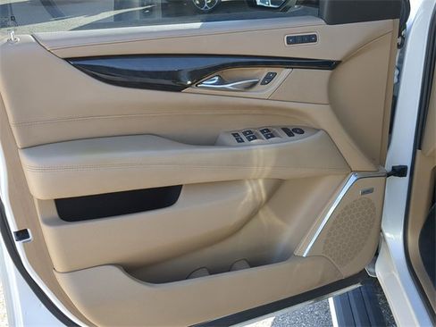 Used 2020 Cadillac Escalade Platinum image 17